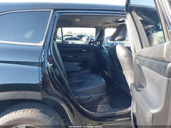 5TDGZRAH6NS560624 2022 TOYOTA HIGHLANDER - Image 8