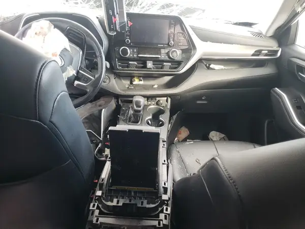 5TDGZRAH7LS000673 2020 TOYOTA HIGHLANDER - Image 8
