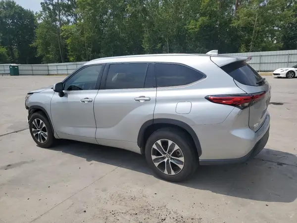 5TDGZRAH7LS011771 2020 TOYOTA HIGHLANDER - Image 2