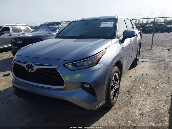 5TDGZRAH7LS019174 2020 TOYOTA HIGHLANDER - Image 2
