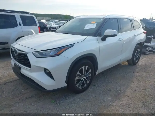 5TDGZRAH7LS021877 2020 TOYOTA HIGHLANDER - Image 2