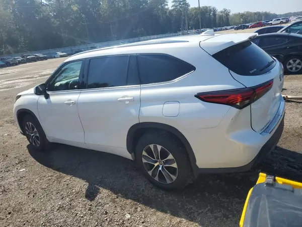 5TDGZRAH7LS501630 2020 TOYOTA HIGHLANDER - Image 2