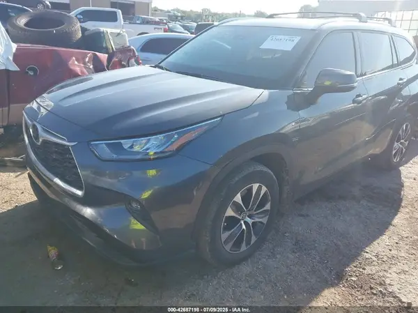 5TDGZRAH7LS504754 2020 TOYOTA HIGHLANDER - Image 2