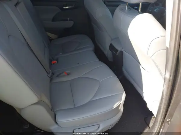 5TDGZRAH7LS504754 2020 TOYOTA HIGHLANDER - Image 8