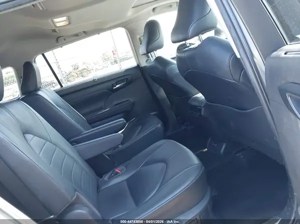 5TDGZRAH7LS505032 2020 TOYOTA HIGHLANDER - Image 8