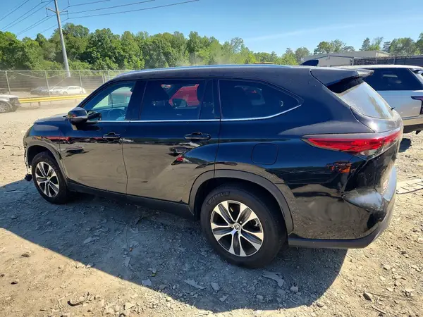 5TDGZRAH7MS039152 2021 TOYOTA HIGHLANDER - Image 2