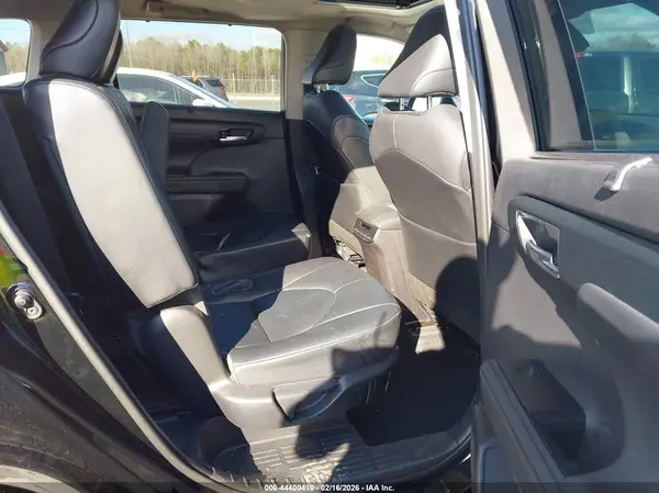 5TDGZRAH7MS039295 2021 TOYOTA HIGHLANDER - Image 8