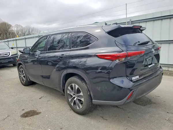 5TDGZRAH7MS041113 2021 TOYOTA HIGHLANDER - Image 2