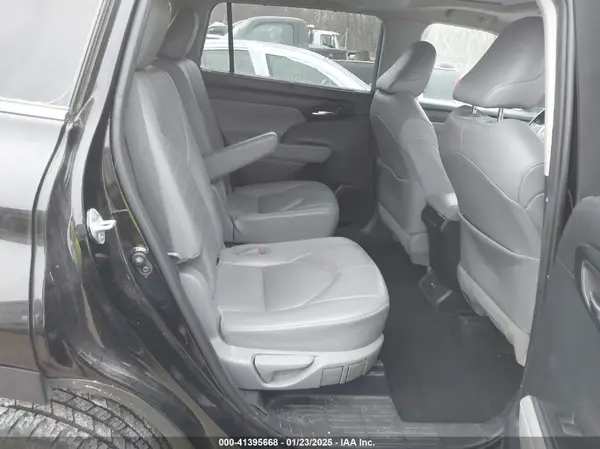 5TDGZRAH7MS041399 2021 TOYOTA HIGHLANDER - Image 8