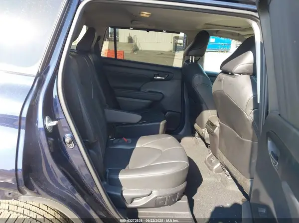 5TDGZRAH7MS045078 2021 TOYOTA HIGHLANDER - Image 8