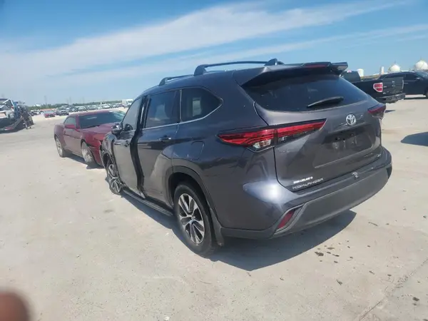 5TDGZRAH7MS061345 2021 TOYOTA HIGHLANDER - Image 2