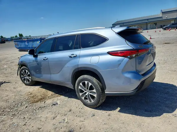 5TDGZRAH7MS074175 2021 TOYOTA HIGHLANDER - Image 2