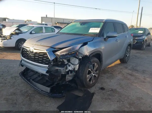 5TDGZRAH7MS081286 2021 TOYOTA HIGHLANDER - Image 2