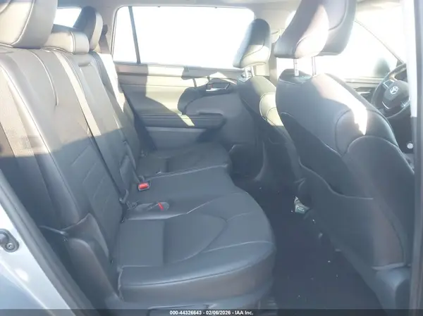5TDGZRAH7MS081286 2021 TOYOTA HIGHLANDER - Image 8
