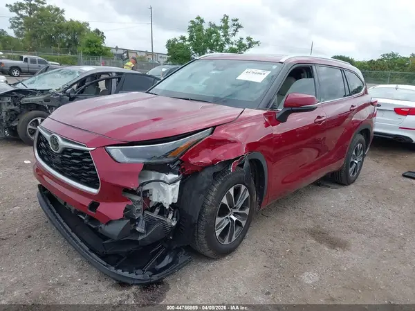 5TDGZRAH7MS515092 2021 TOYOTA HIGHLANDER - Image 2