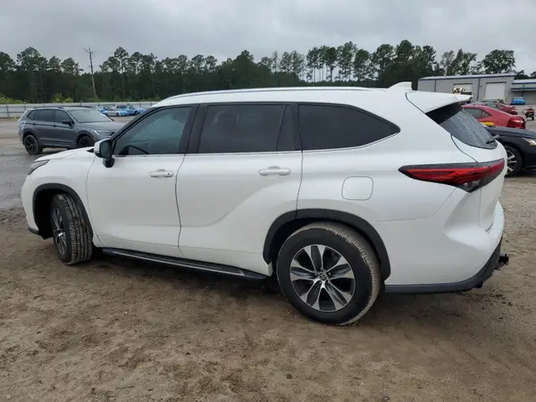 5TDGZRAH7MS515190 2021 TOYOTA HIGHLANDER - Image 2