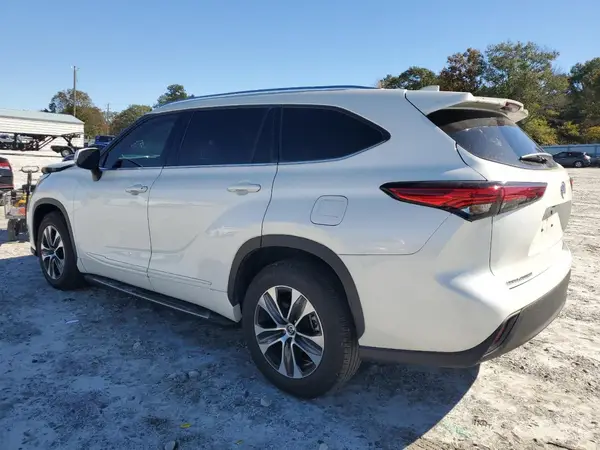 5TDGZRAH7MS517909 2021 TOYOTA HIGHLANDER - Image 2