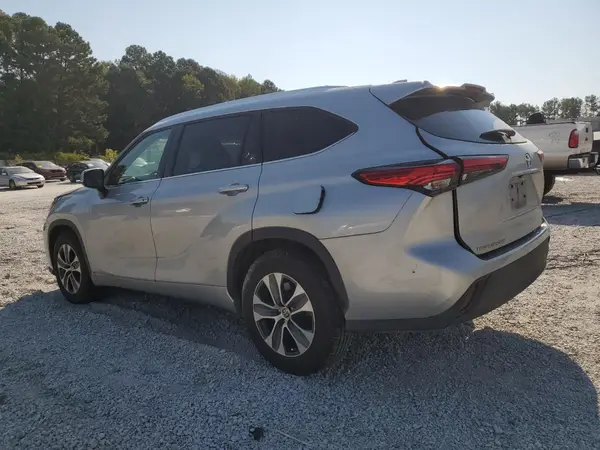 5TDGZRAH7MS519613 2021 TOYOTA HIGHLANDER - Image 2