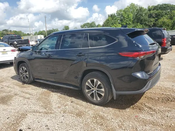 5TDGZRAH7MS520504 2021 TOYOTA HIGHLANDER - Image 2