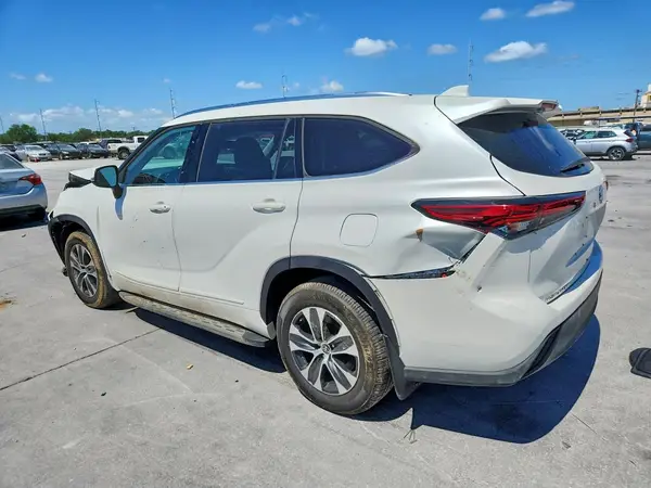 5TDGZRAH7MS531020 2021 TOYOTA HIGHLANDER - Image 2