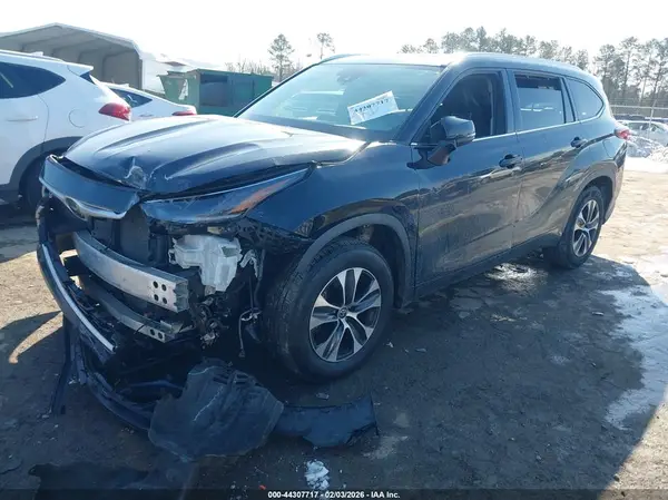 5TDGZRAH7MS531924 2021 TOYOTA HIGHLANDER - Image 2