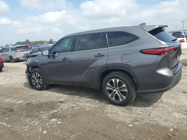 5TDGZRAH7MS532734 2021 TOYOTA HIGHLANDER - Image 2