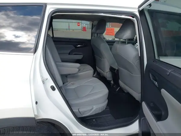 5TDGZRAH7MS532829 2021 TOYOTA HIGHLANDER - Image 8