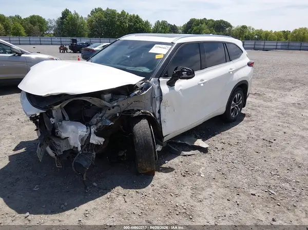 5TDGZRAH7MS532975 2021 TOYOTA HIGHLANDER - Image 2
