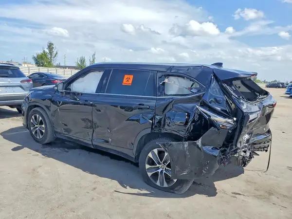 5TDGZRAH7MS536668 2021 TOYOTA HIGHLANDER - Image 2