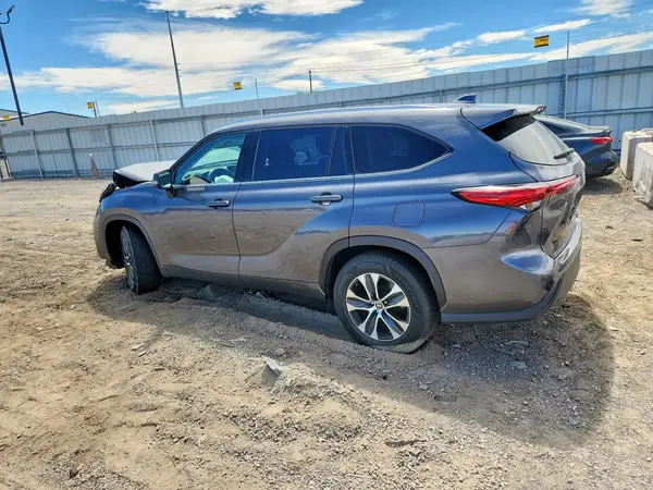 5TDGZRAH7MS537125 2021 TOYOTA HIGHLANDER - Image 2
