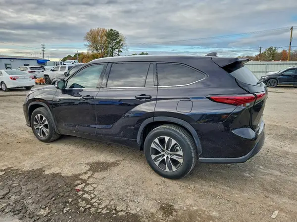 5TDGZRAH7NS090362 2022 TOYOTA HIGHLANDER - Image 2