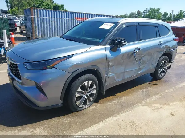 5TDGZRAH7NS091978 2022 TOYOTA HIGHLANDER - Image 2