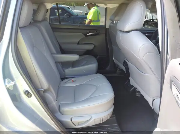 5TDGZRAH7NS091978 2022 TOYOTA HIGHLANDER - Image 8