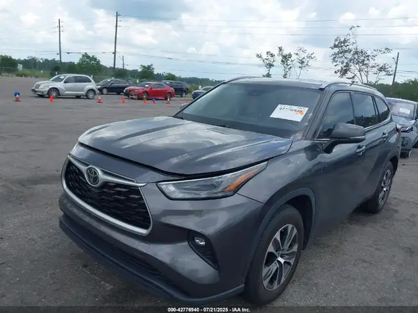 5TDGZRAH7NS092869 2022 TOYOTA HIGHLANDER - Image 2