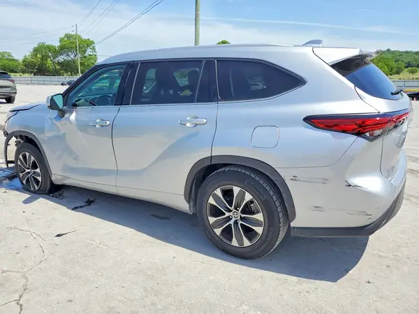 5TDGZRAH7NS112635 2022 TOYOTA HIGHLANDER - Image 2