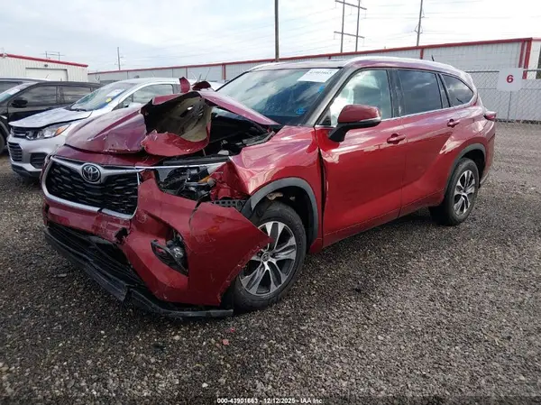 5TDGZRAH7NS119231 2022 TOYOTA HIGHLANDER - Image 2