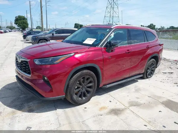 5TDGZRAH7NS119827 2022 TOYOTA HIGHLANDER - Image 2