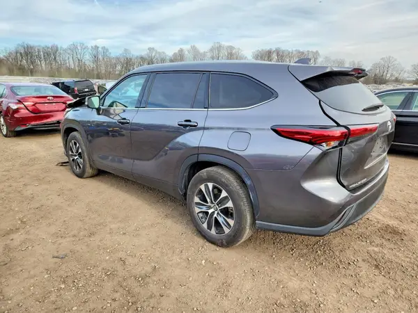 5TDGZRAH7NS120170 2022 TOYOTA HIGHLANDER - Image 2