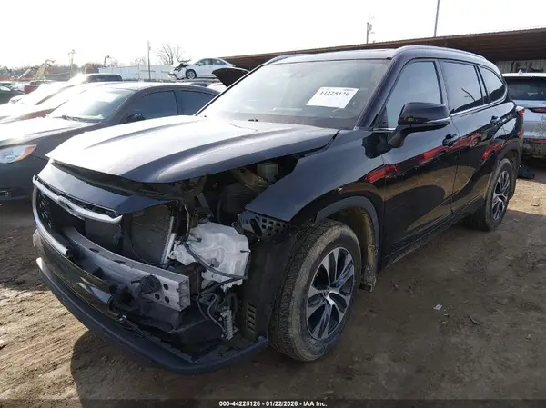 5TDGZRAH7NS122713 2022 TOYOTA HIGHLANDER - Image 2