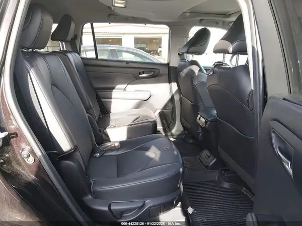 5TDGZRAH7NS122713 2022 TOYOTA HIGHLANDER - Image 8