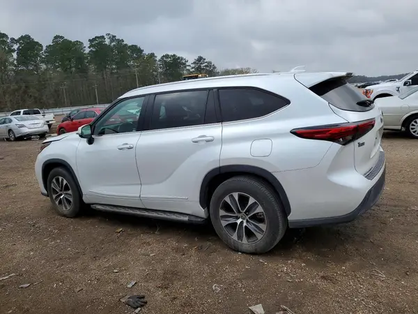 5TDGZRAH7NS125045 2022 TOYOTA HIGHLANDER - Image 2