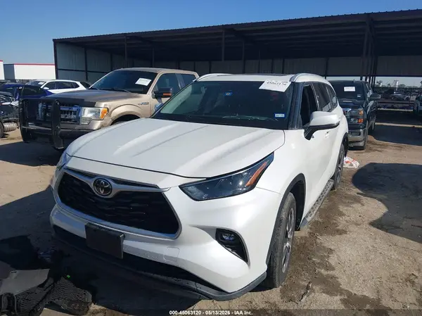 5TDGZRAH7NS126650 2022 TOYOTA HIGHLANDER - Image 2