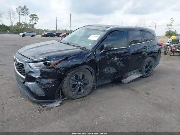 5TDGZRAH7NS128852 2022 TOYOTA HIGHLANDER - Image 2