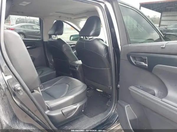 5TDGZRAH7NS128852 2022 TOYOTA HIGHLANDER - Image 8