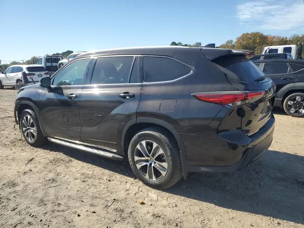 5TDGZRAH7NS129757 2022 TOYOTA HIGHLANDER - Image 2