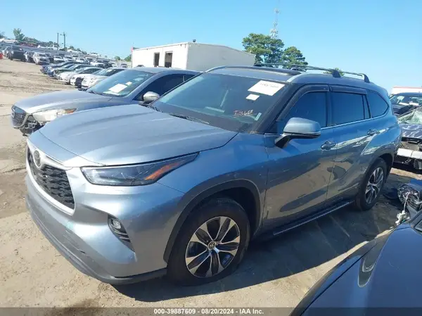 5TDGZRAH7NS137485 2022 TOYOTA HIGHLANDER - Image 2