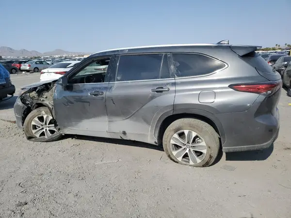 5TDGZRAH7NS139298 2022 TOYOTA HIGHLANDER - Image 2