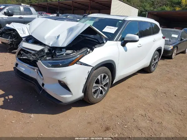 5TDGZRAH7NS539927 2022 TOYOTA HIGHLANDER - Image 2