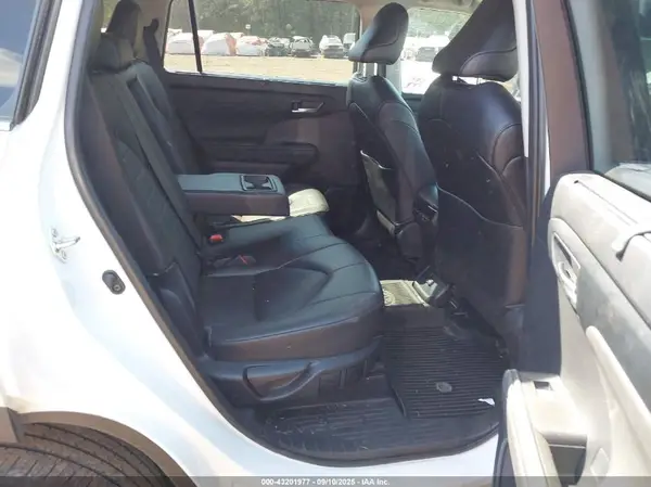 5TDGZRAH7NS539927 2022 TOYOTA HIGHLANDER - Image 8