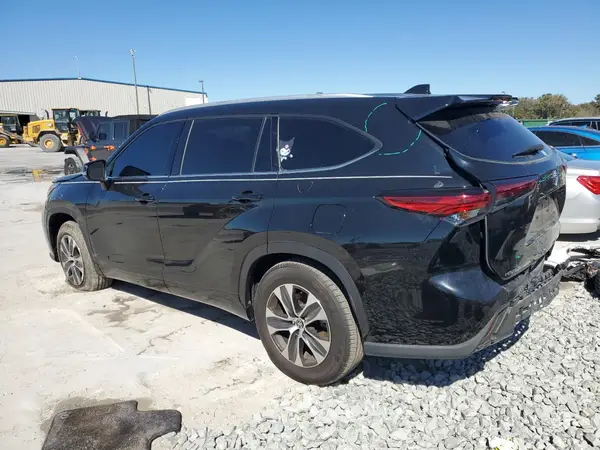 5TDGZRAH7NS548983 2022 TOYOTA HIGHLANDER - Image 2